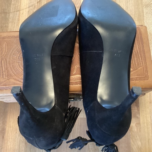 Nine West “Modesty”  Black Suede Finish leather Pointy Toe Tasseled 3”Heels 7.5M - Picture 7 of 9
